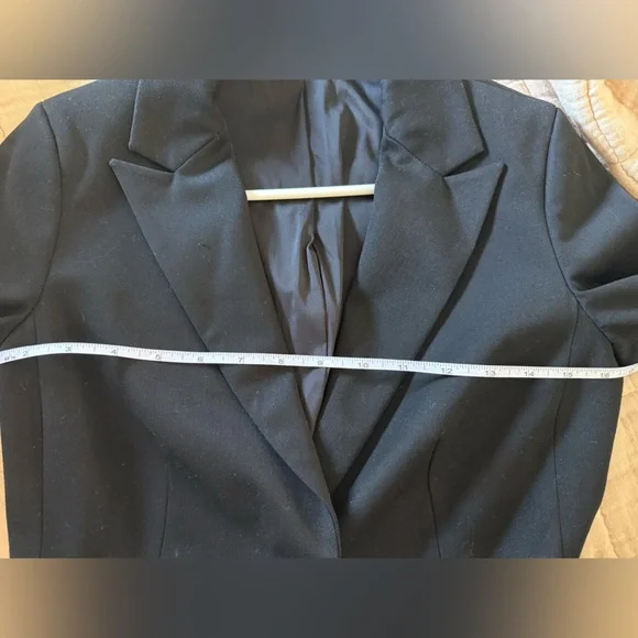 Express Women's Classic Black Suit Jacket - Picture 4 of 9